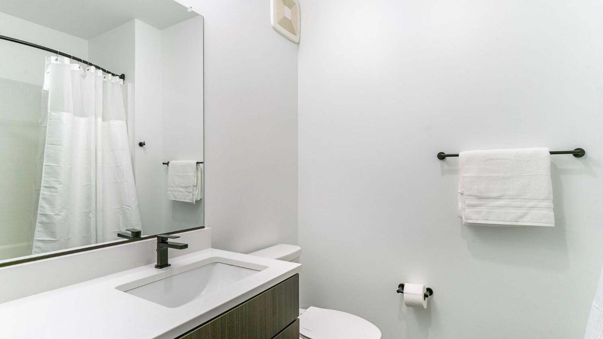 Sphere Condos By Barsala Richmond Luaran gambar